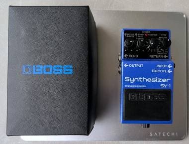 BOSS SY-1 Synthesizer Sintetizzatore Synth per Chitarra e Basso con scatola