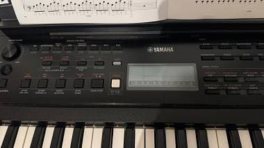 Yamaha PSR-E383