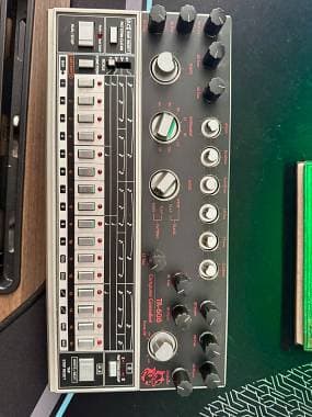 Roland TR-608