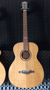 Eko Evo Baritone EQ Chitarra Acustica Baritona Amplificata