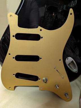 Fender Stratocaster Pickguard/Battipenna SSS Gold Anodized (metallo)