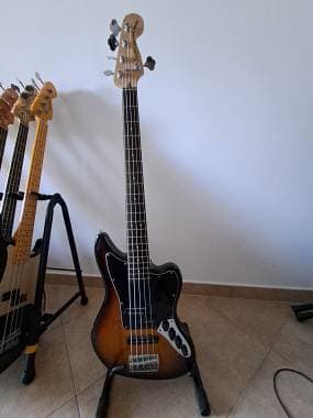 Squier Jaguar V