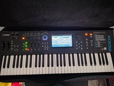 Yamaha MODX 6 + custodia