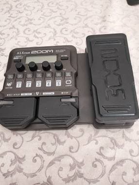 Zoom A1X Four per chitarra acustica.