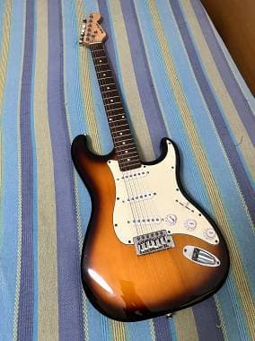 Harley Benton ST-20 Standard Series con pickup Squier