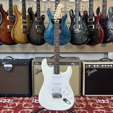 Squier by Fender Bullet Stratocaster HSS Arctic White - Chitarra Elettrica SPEDITO GRATIS