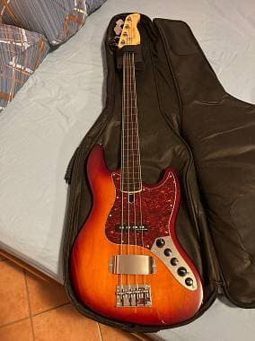 Sire Marcus Miller V7 alder sunburst Fretless 2nd gen