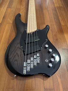 Dingwall Guitars Combustion 5