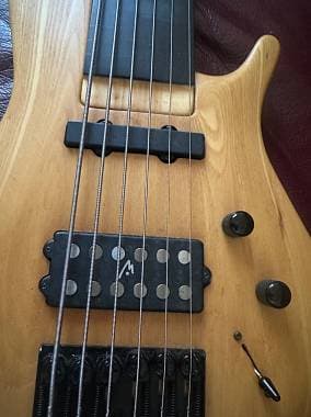 MANNE BASIC XLR 6 CORDE FRETLESS  VALUTO SCAMBIO