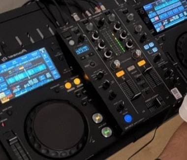 2 PIONEER DJ XDJ-700 + PIONEER DJ DJM-450 Black