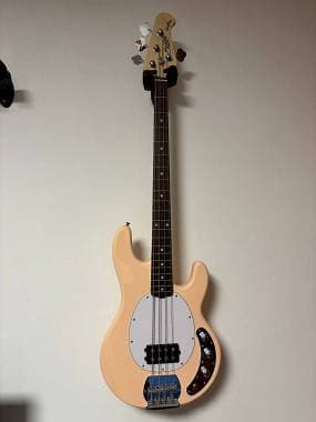 Sterling by Music Man RAY 4 VINTAGE CREAM