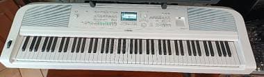 Yamaha DGX670