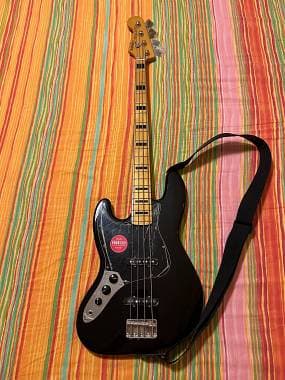 Squier by Fender jazz bass lefty