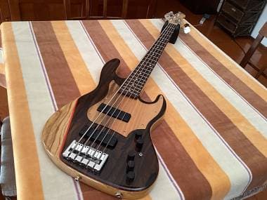 Liuteria johannes milanese 5 corde ( permuto )