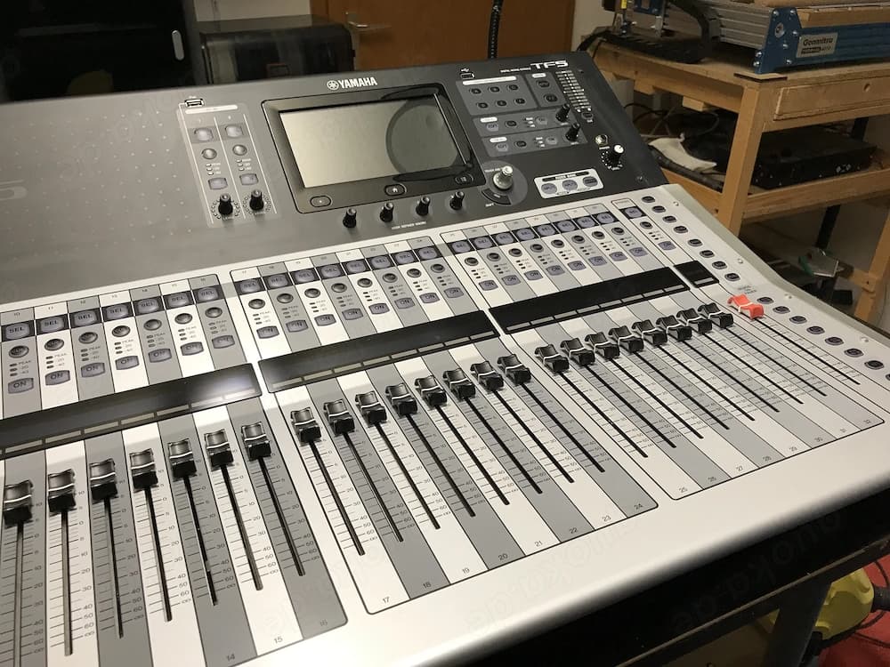 Mixer Yamaha TF 5