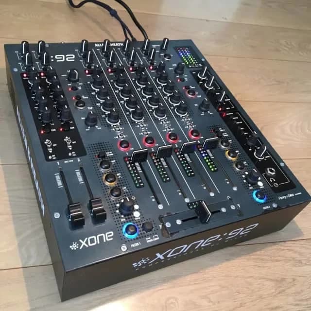 Allen & Heath Xone:92 Professioneller 6-Kanal-Club- DJ-Mixer XONE92 Neuwertiger Zustand (JP)