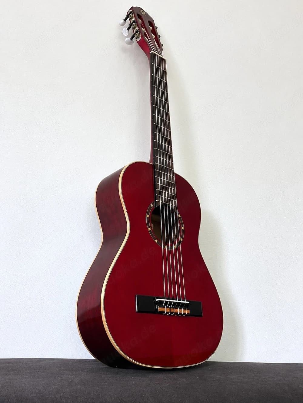 Ortega -Konzertgitarre in Weinrot inkl. Original-Tasche