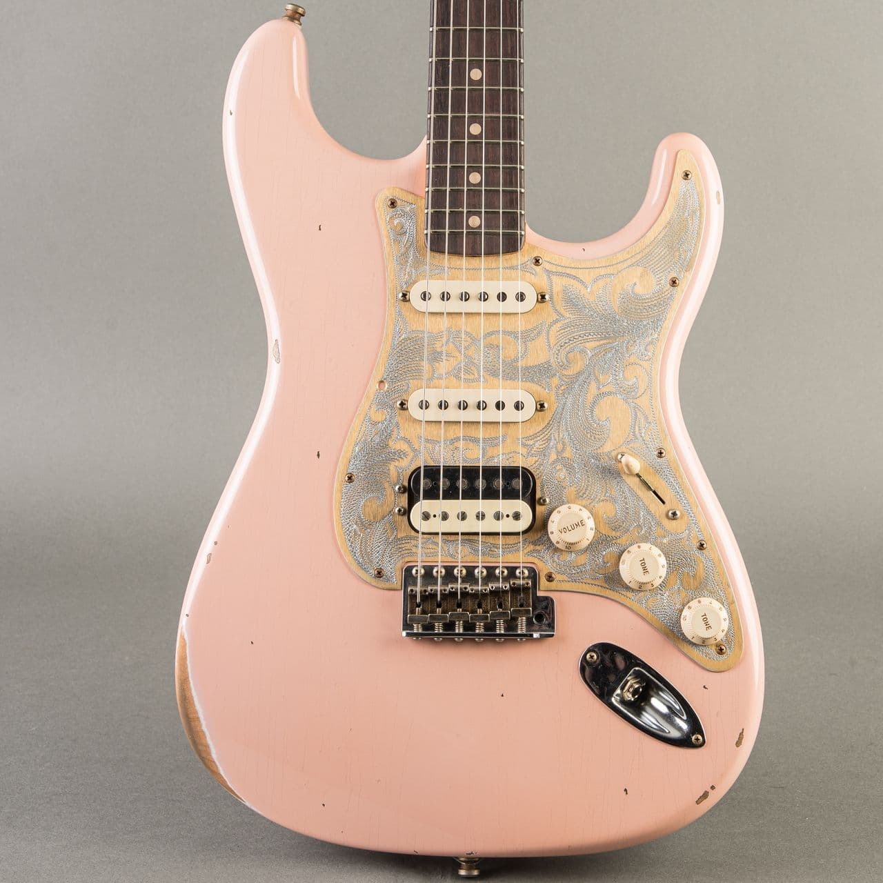 Fender Tyler Bryant “Pinky” Stratocaster 2023, Shell Pink