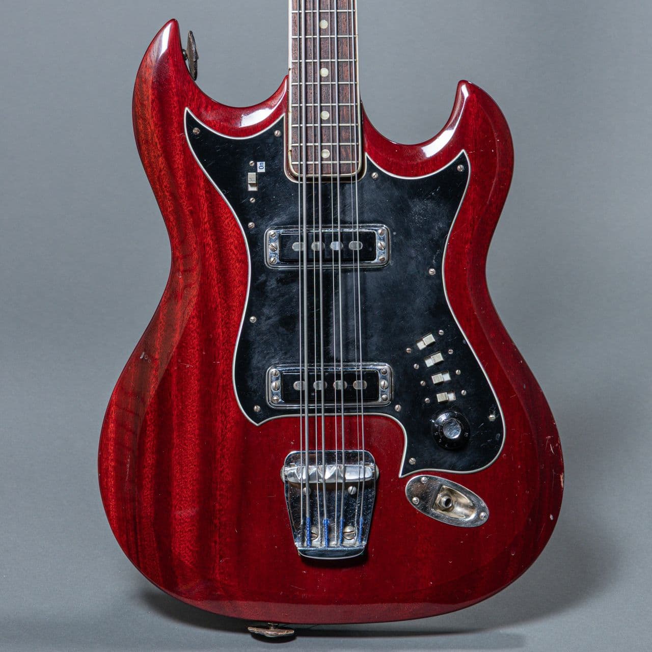 Hagstrom 8-String Bass 1968, Cherry