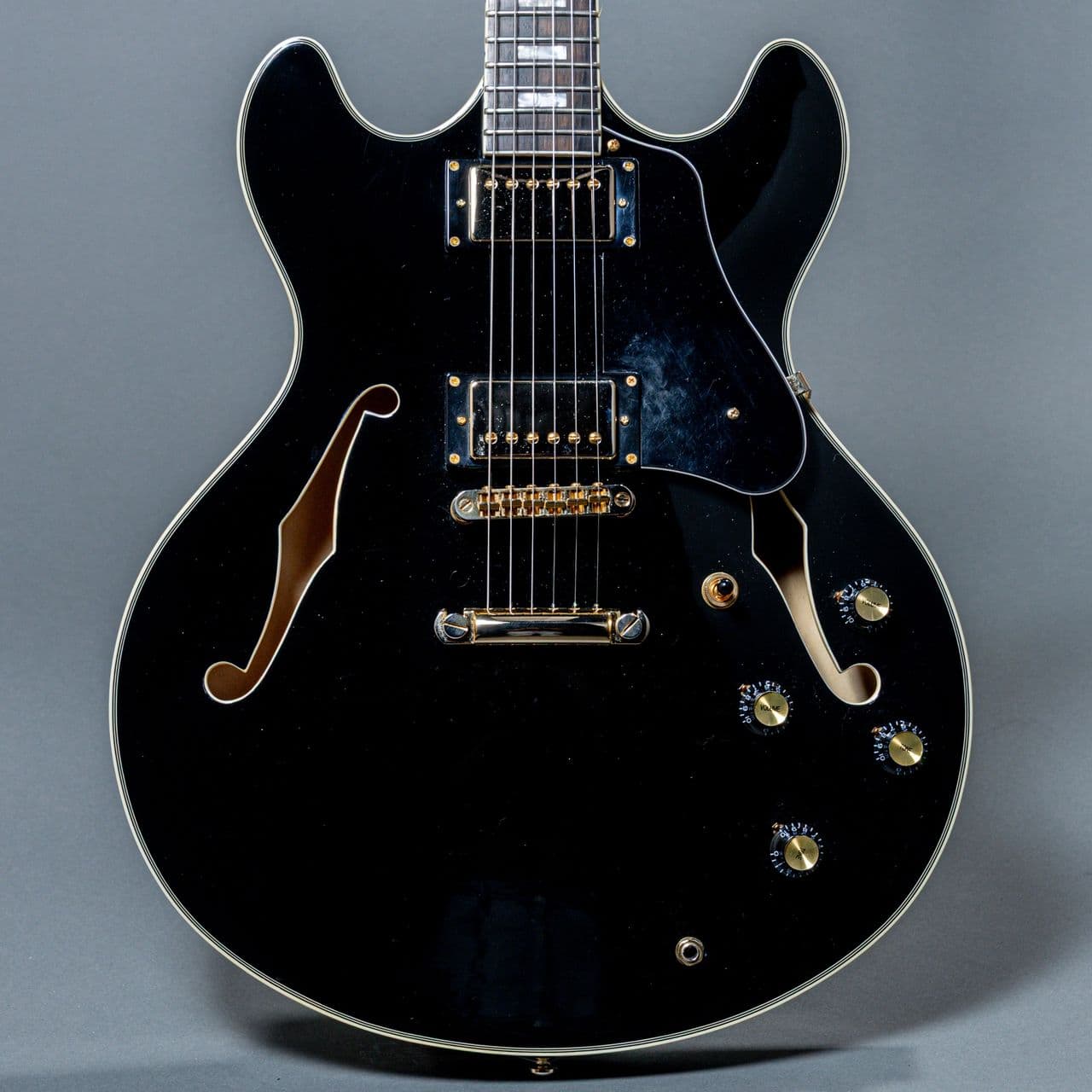 Sire H7 2022, Ebony
