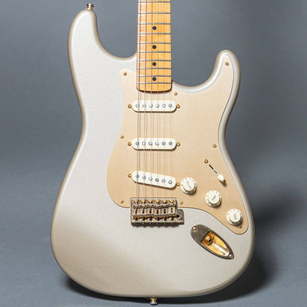 Fender Stratocaster 2000, Shoreline Gold Metallic Anodized Guard