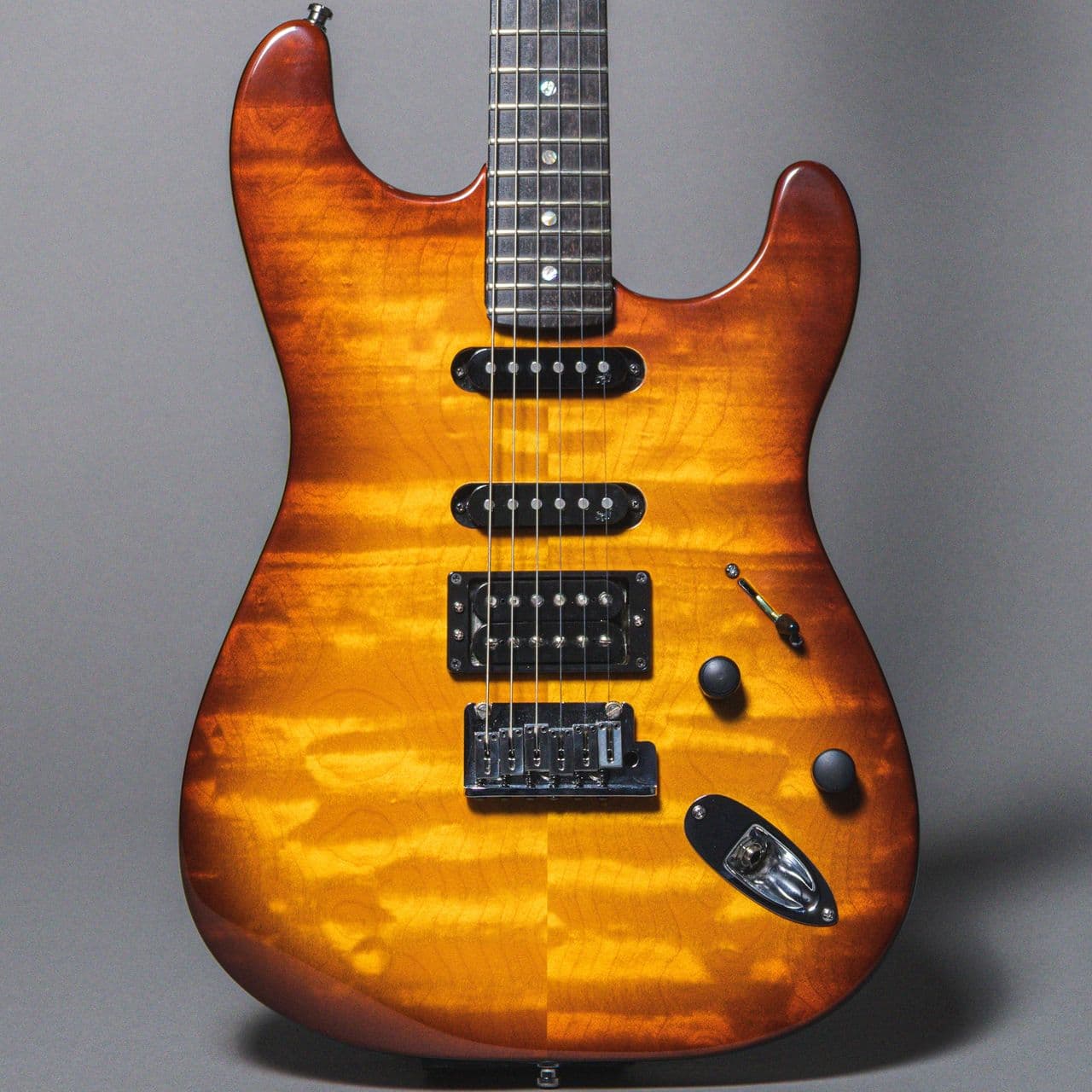 Fender American Deluxe Stratocaster QMT HSS 2006, Sunburst