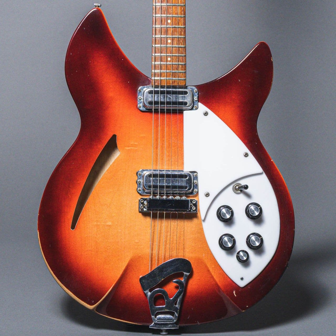 Rickenbacker 330 1966, Fireglo