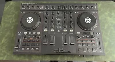 Traktor Kontrol S4 Mk1 inklusive Traktor Pro S4/ Pro 3 Update und Zubehör