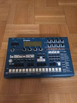 Yamaha Rm1x - SEQUENCER, GROOVEBOX