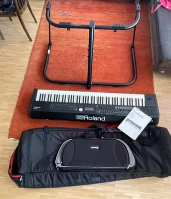 Roland RD 2000 Digitales Stage-piano ( inkl. Tasche & Ständer)