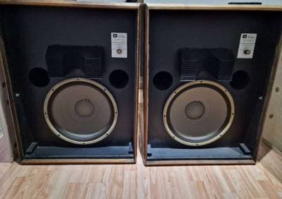 JBL L200