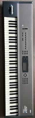 Korg N264 Synthesizer mit Hard Case