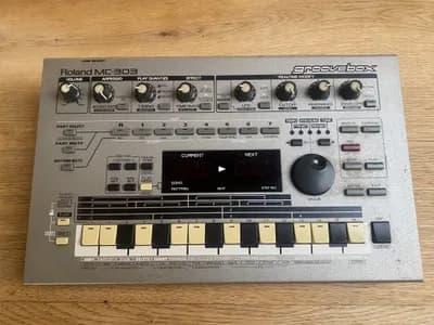 Roland MC-303 Groovebox