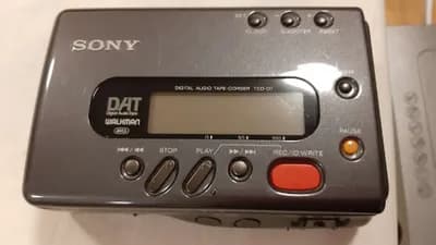 SONY TCD-D7 DAT-Walkman mit reichlichem Zubehör