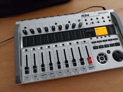 Zoom R24 Mehrspurrekorder Audiointerface