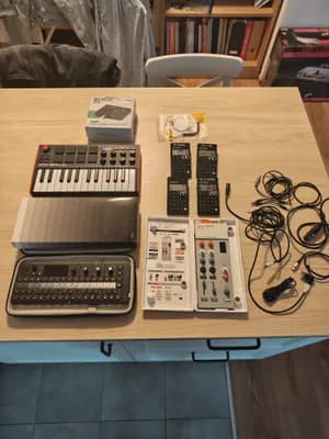 High-End Synthesizer & Live-Rig Set: Teenage Engineering (OP-XY, EP-136, 4x PO) + Akai MPC Mini MK3 + Kabel