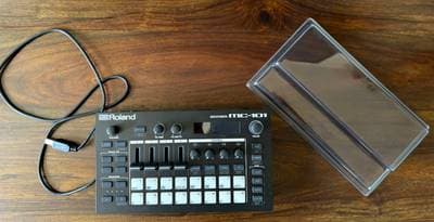 Roland MC-101 Portable Groovebox inkl. Decksaver