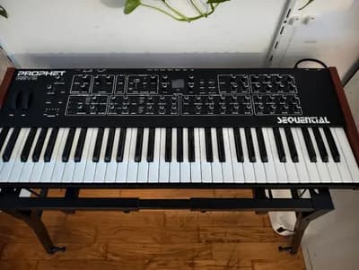 Sequential Prophet Rev2 - 16 Voice