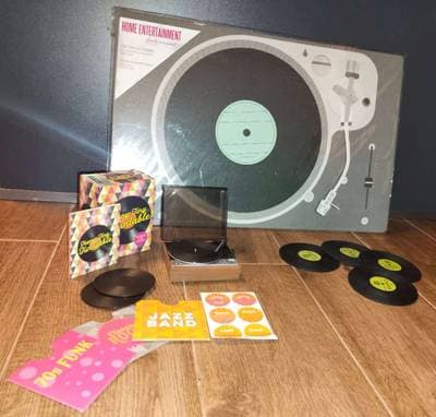 DJ Tischset mit Untersetzer & kleinem Turntable
