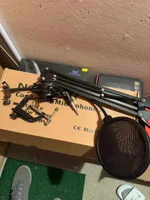 Neewer Kondensator Mikrofon Kit mit Arm und Popfilter