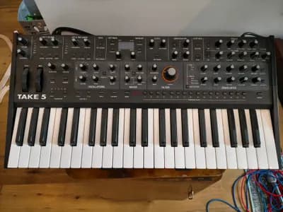Sequential Take 5, polyphoner Analog Synthesizer