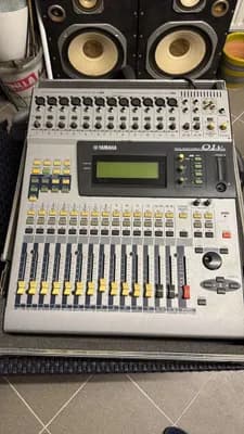 Yamaha 01V Mixer