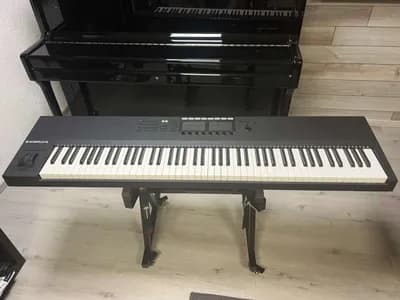 Komplete Kontrol mk2 S88 Midi-Keyboard