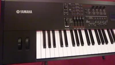 YAMAHA S70XS