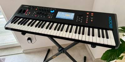 Yamaha MODX6 Synthesizer
