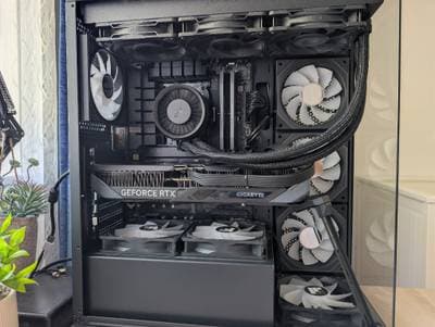 Gaming PC, RTX 5070, Ryzen 7 9800x3d, 32GB, 2+1 TB NVME, Windows 11 Pro