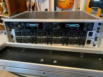 AKG In Ear Wireless und 8x Kabelgebundenes Monitoring in einem Stage Case