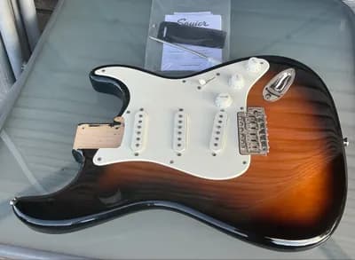 Squier Classic Vibe Stratocaster Loaded Body - Sunburst + Zubehör