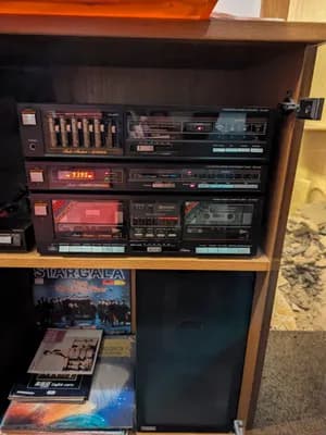 Fisher Studio Standard HiFi-Anlage (Verstärker, Tuner, Doppeldeck, Plattenspieler + 2 Boxen)