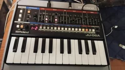 Roland JU-06A Sound Module mit K25m keyboard plus Bohm midi keyboard